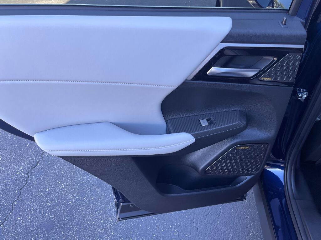New 2025 Mitsubishi Outlander SE image 19