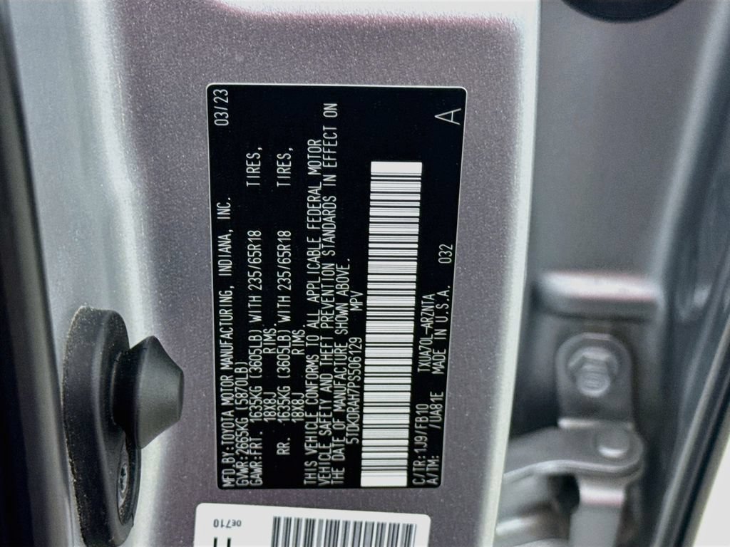 Used 2023 Toyota Highlander LE FWD image 31
