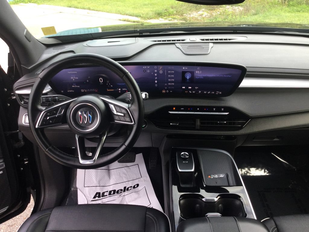 Used 2025 Buick Enclave Preferred AWD/4WD image 14