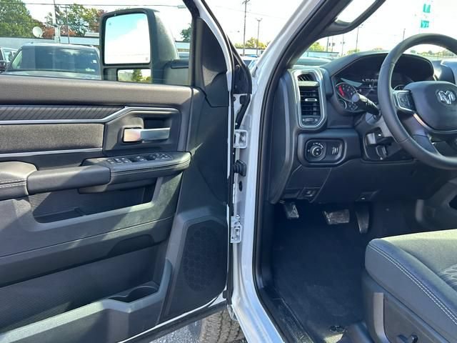 New 2026 RAM 3500 Big Horn AWD/4WD image 9