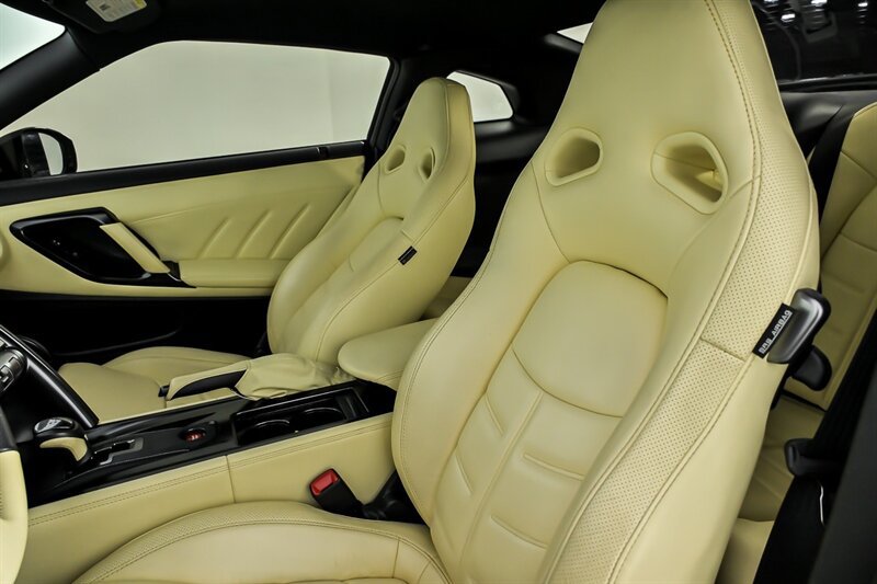 Used 2015 Nissan GT-R Premium AWD/4WD image 18