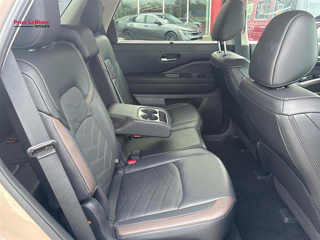 Certified 2025 Nissan Pathfinder Platinum w/ Cargo Package FWD image 8