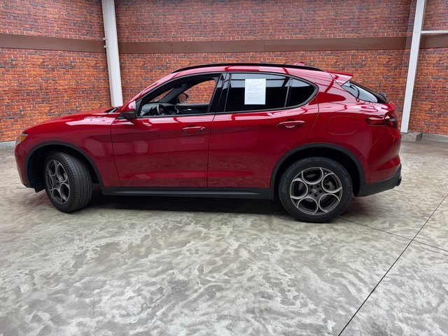 Used 2022 Alfa Romeo Stelvio Sprint image 3