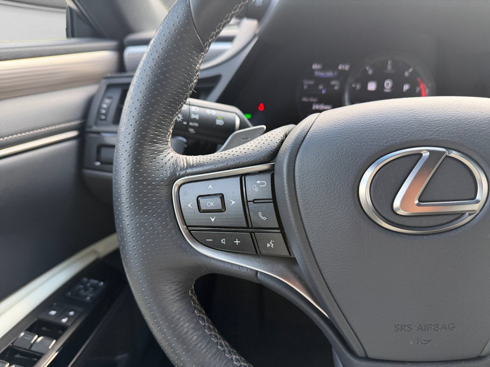 Used 2024 Lexus ES 350 F Sport w/ Technology Package FWD image 22