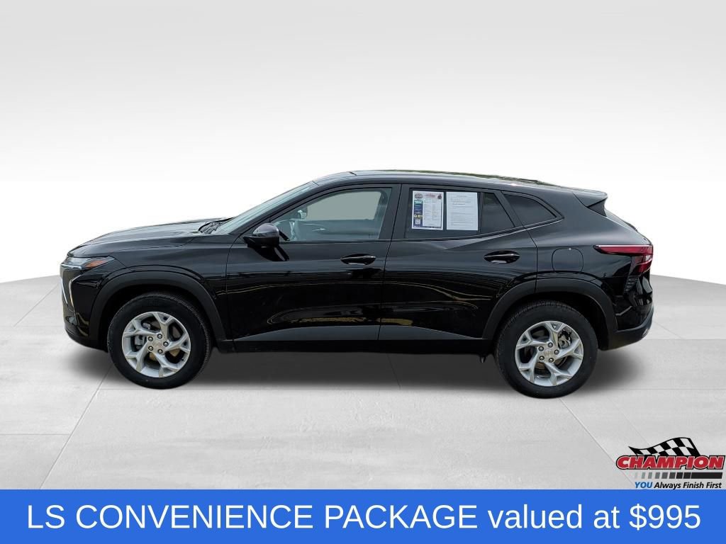 Used 2024 Chevrolet Trax LS w/ LS Convenience Package FWD image 2