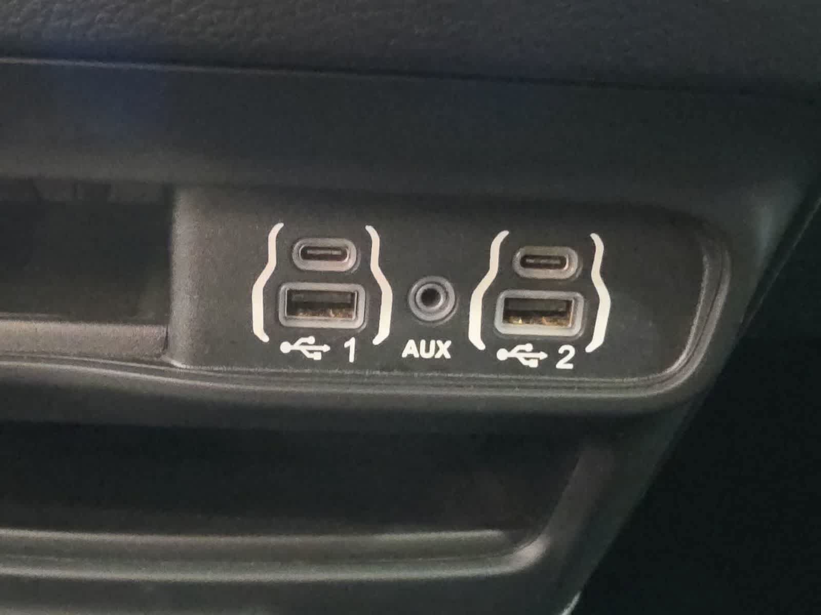 Used 2025 Chrysler Pacifica Select FWD image 23