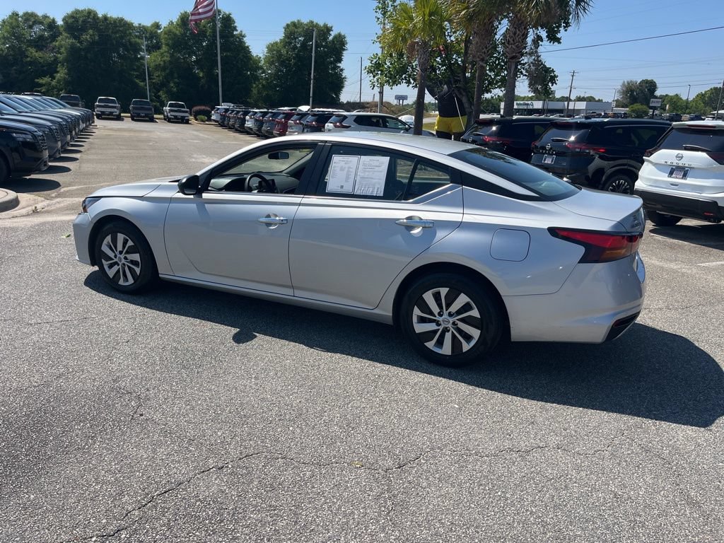 Used 2024 Nissan Altima 2.5 S FWD image 4