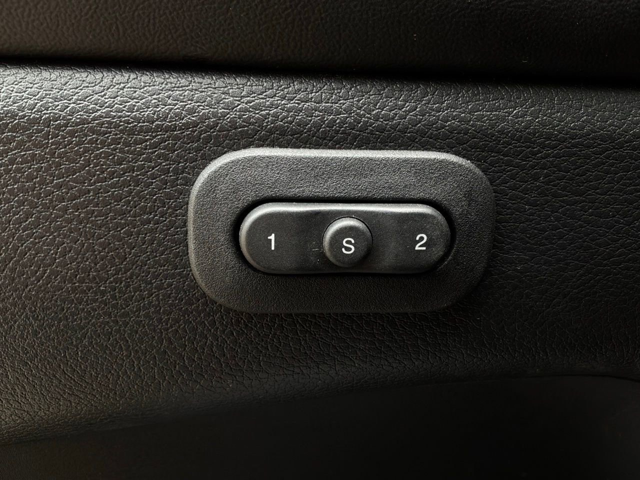 Used 2021 Jeep Grand Cherokee Limited AWD/4WD image 23