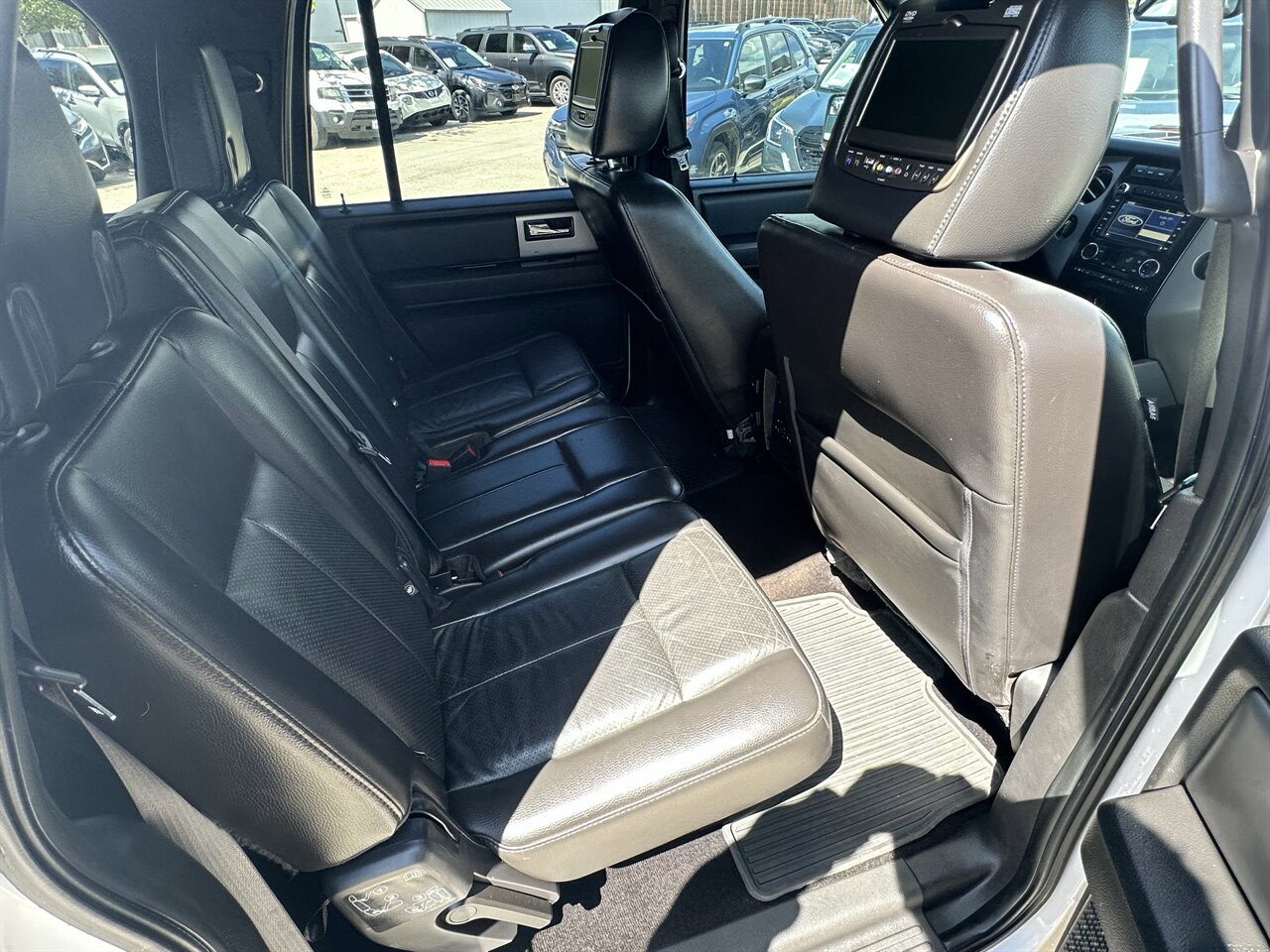 Used 2014 Ford Expedition EL Limited w/ Equipment Group 301A AWD/4WD image 8