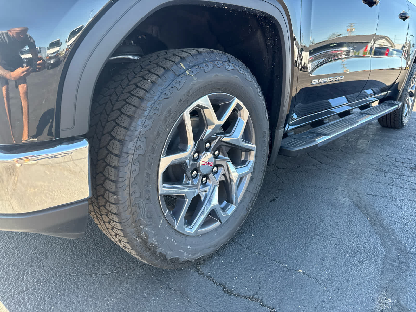 New 2026 GMC Sierra 1500 SLE w/ Preferred Package AWD/4WD image 9