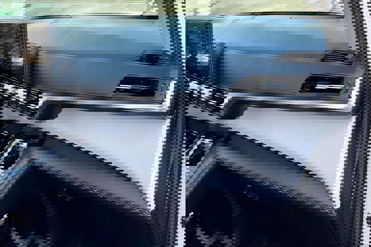 Used 2025 Toyota Sienna LE w/ LE Plus Package image 16