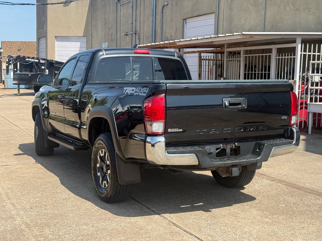 Used 2016 Toyota Tacoma TRD Off-Road AWD/4WD image 4