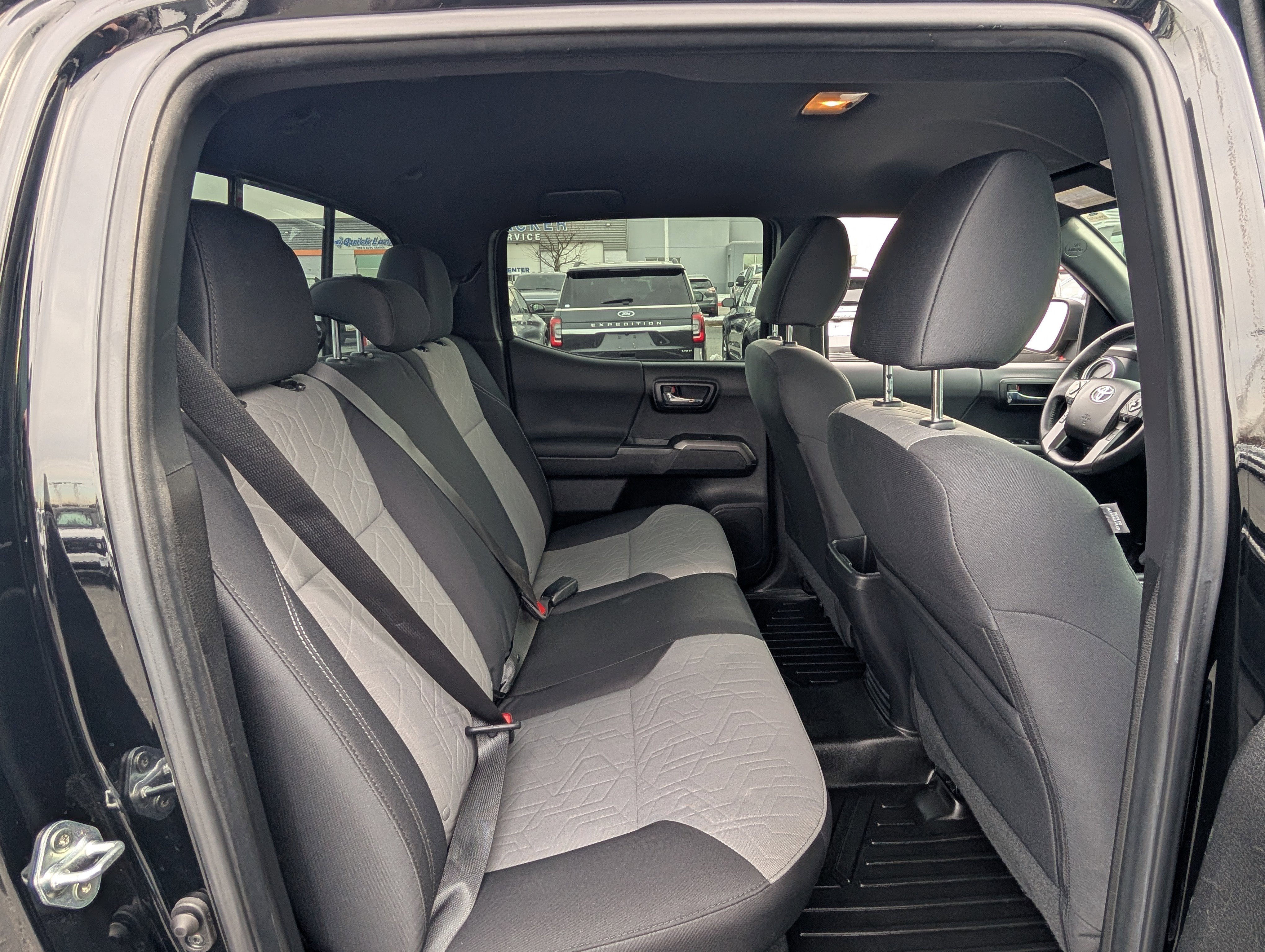 Used 2022 Toyota Tacoma TRD Sport image 11