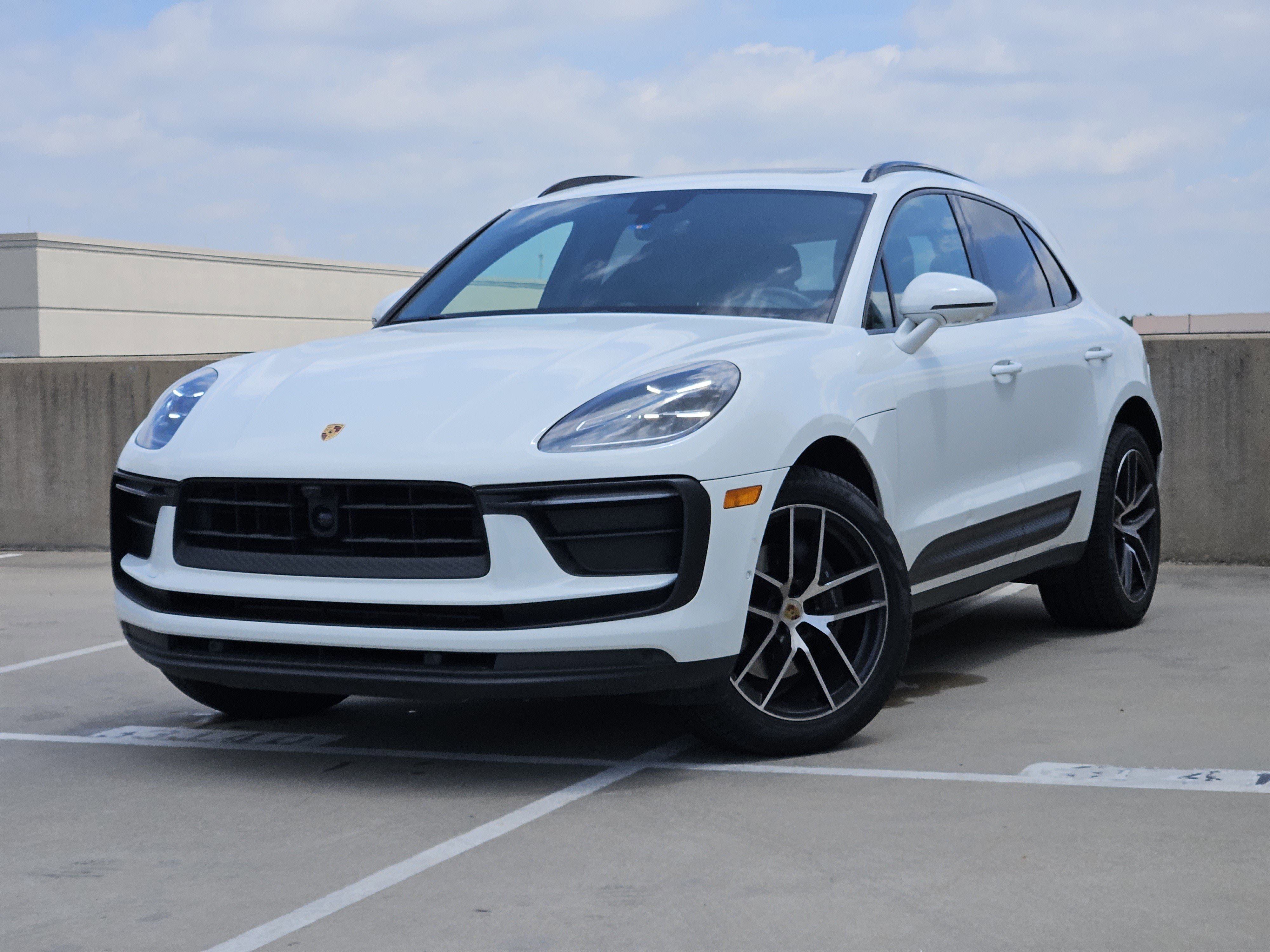 Certified 2022 Porsche Macan AWD/4WD video 1