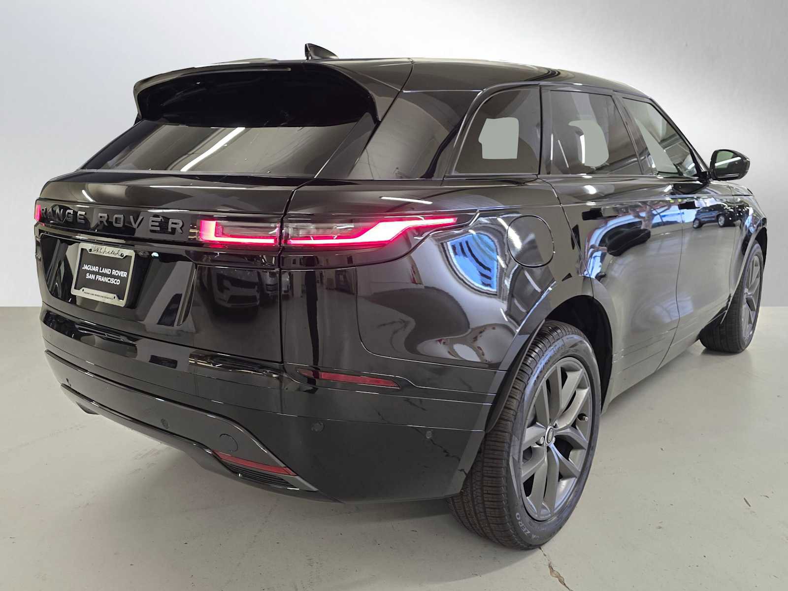 New 2026 Land Rover Range Rover Velar Dynamic SE image 5
