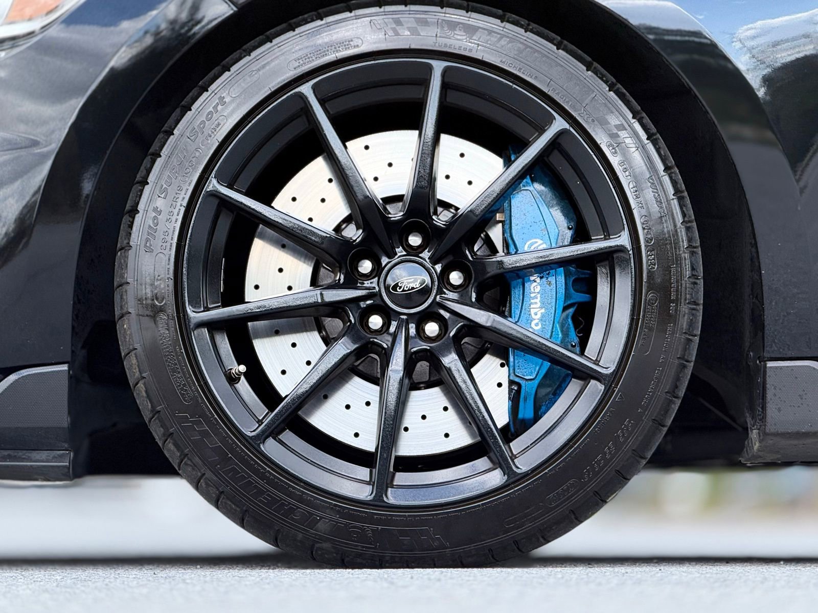 Used 2016 Ford Mustang Shelby GT350 w/ Technology Package image 17