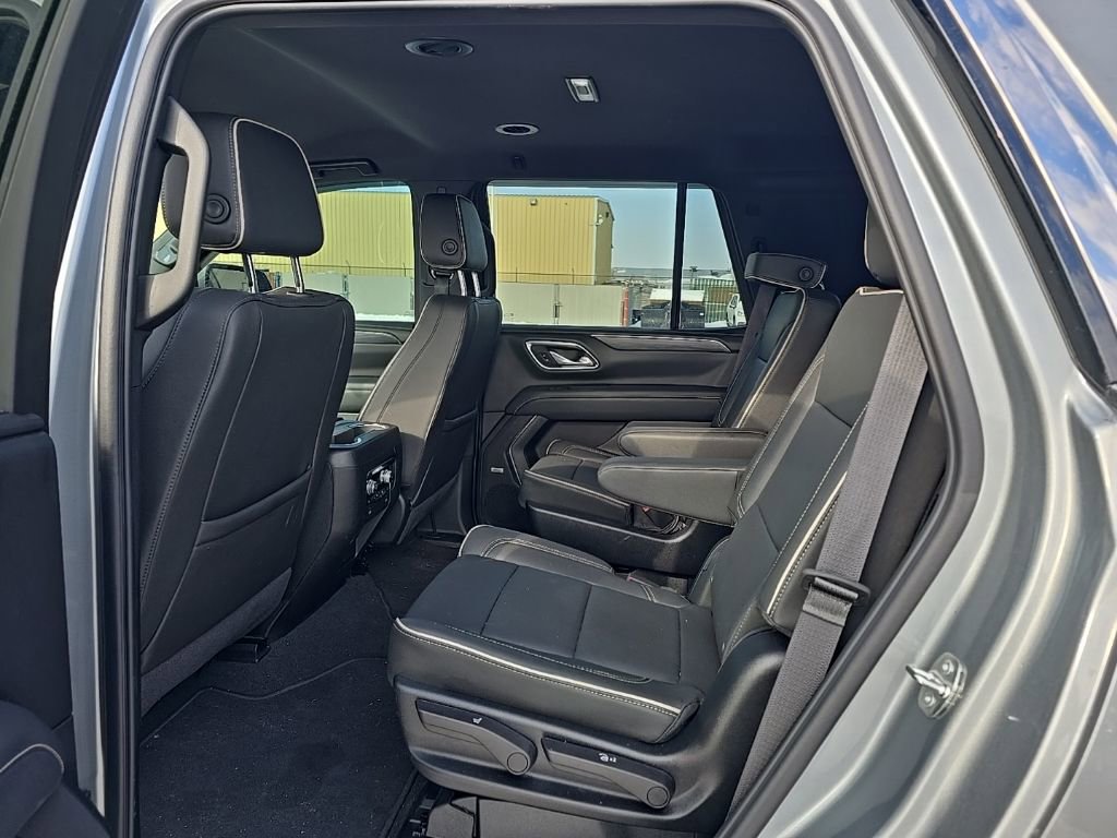 Used 2024 GMC Yukon SLT w/ SLT Luxury Package image 15