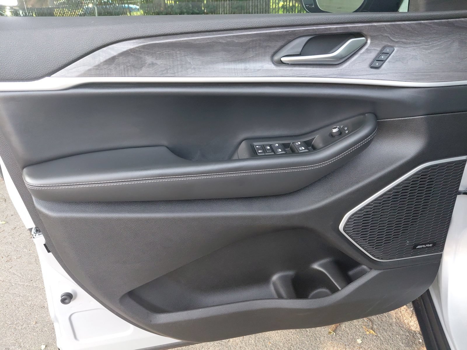 Used 2021 Jeep Grand Cherokee L Limited AWD/4WD image 26