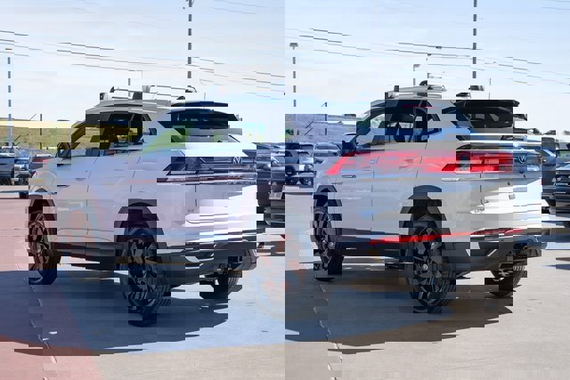 New 2026 Volkswagen Atlas Cross Sport SE image 4