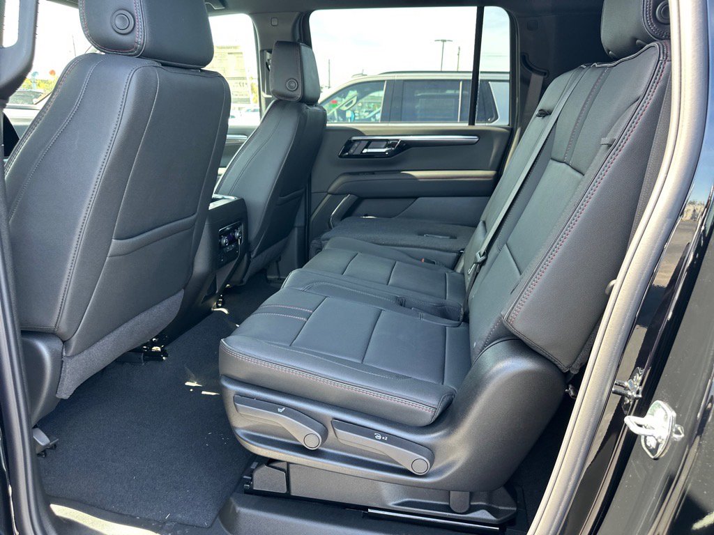New 2026 Chevrolet Suburban RST image 12