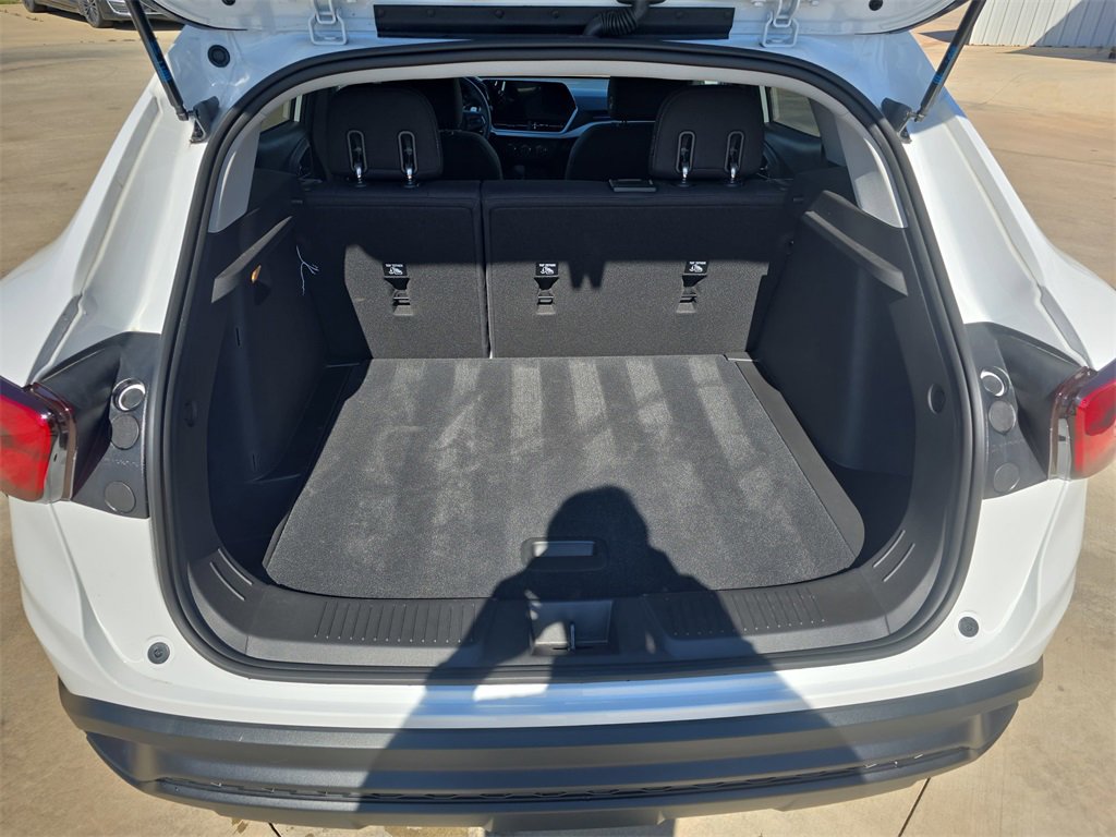 Used 2025 Chevrolet Trax LS image 12