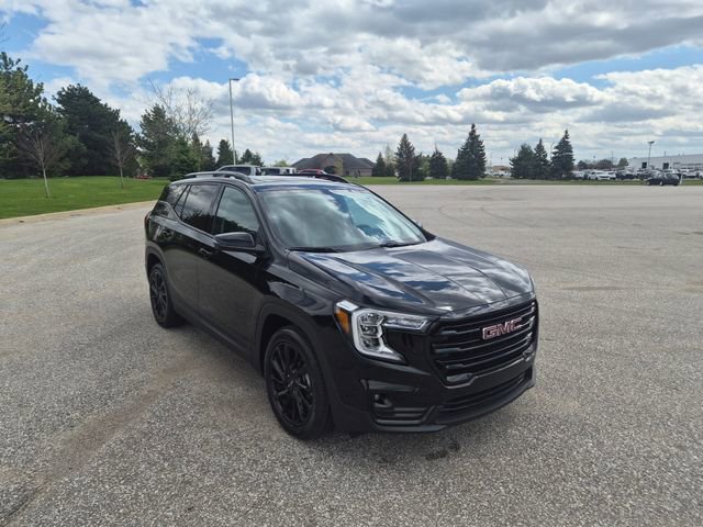 Used 2023 GMC Terrain SLT w/ Infotainment Package II FWD image 3