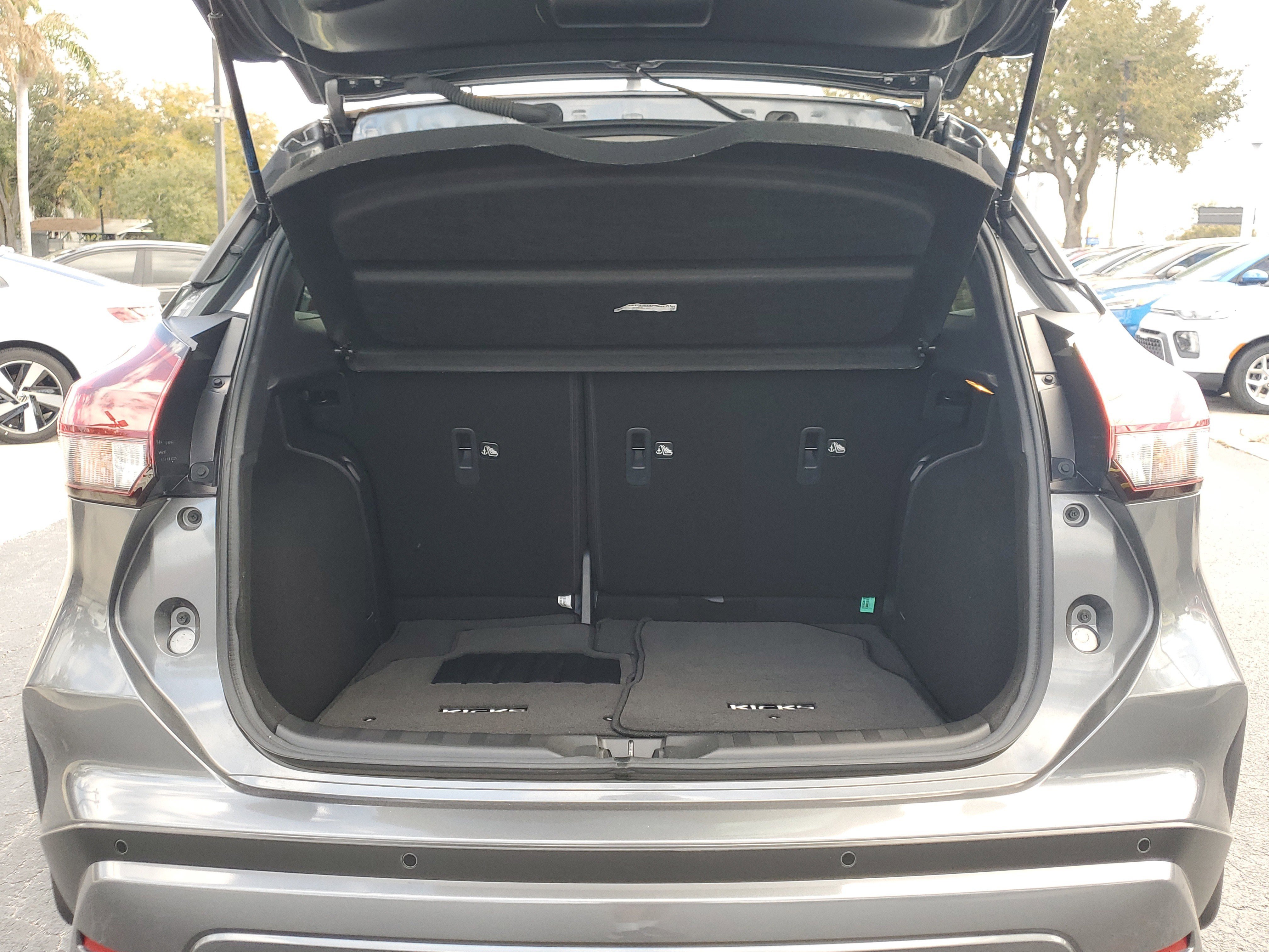 Used 2023 Nissan Kicks SR w/ SR Premium Package image 10