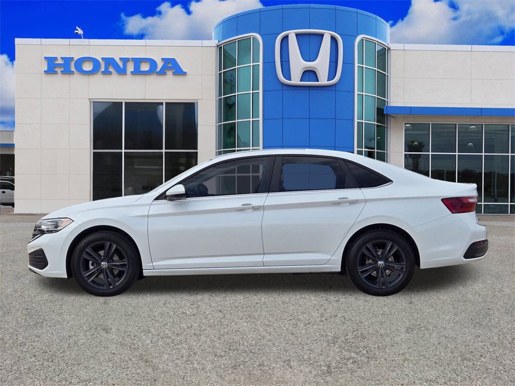 Used 2024 Volkswagen Jetta SE w/ Panoramic Sunroof Package image 6