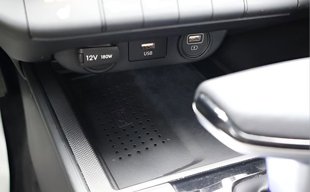 Used 2023 Hyundai Elantra SEL w/ Convenience Package FWD image 24
