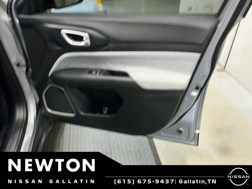 Used 2023 Jeep Compass Latitude w/ Convenience Group AWD/4WD image 45