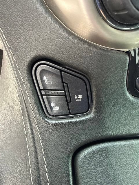 Used 2018 GMC Yukon Denali w/ Denali Ultimate Package AWD/4WD image 32