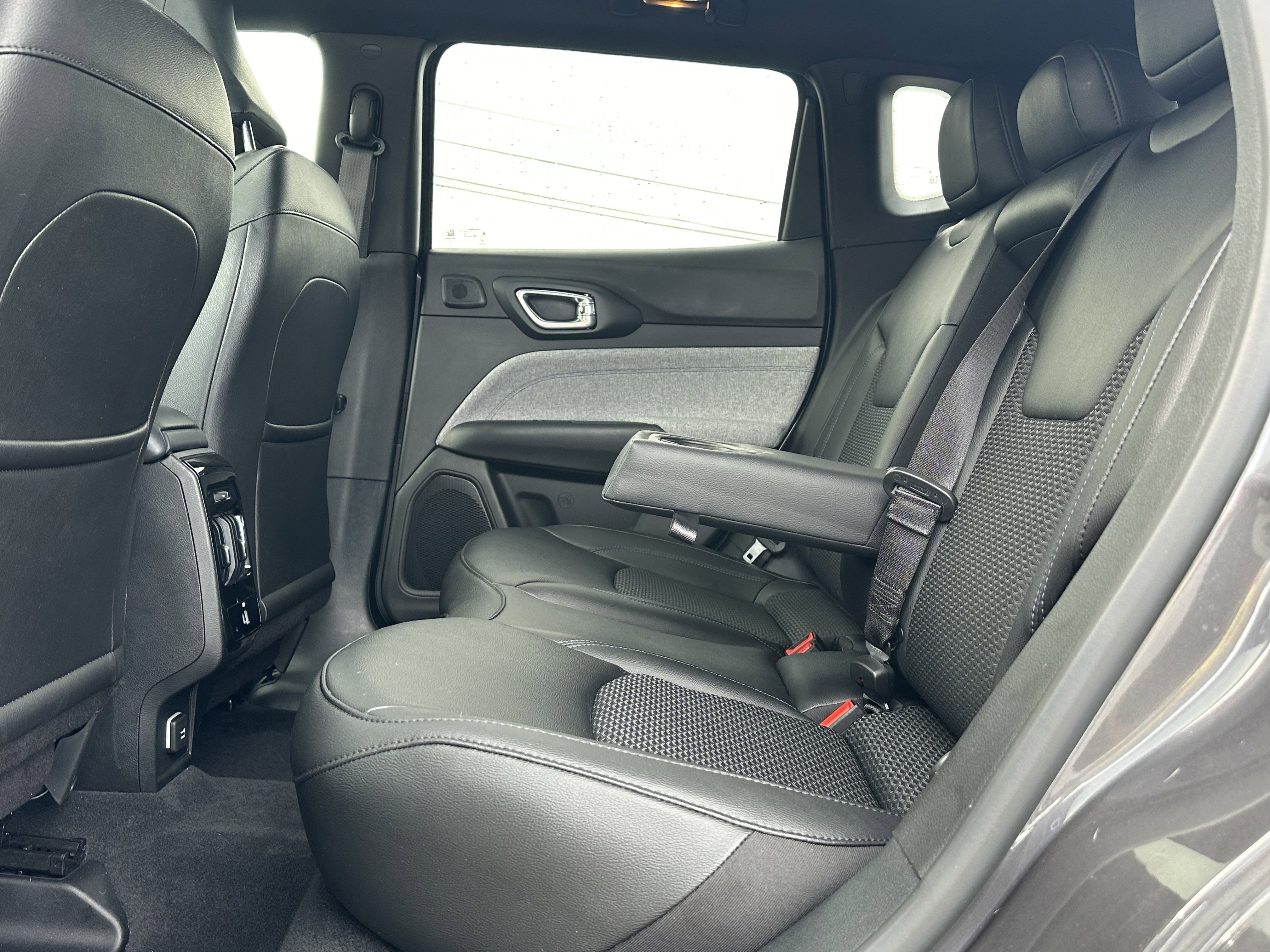 Used 2024 Jeep Compass Latitude w/ Sun and Sound Group image 21