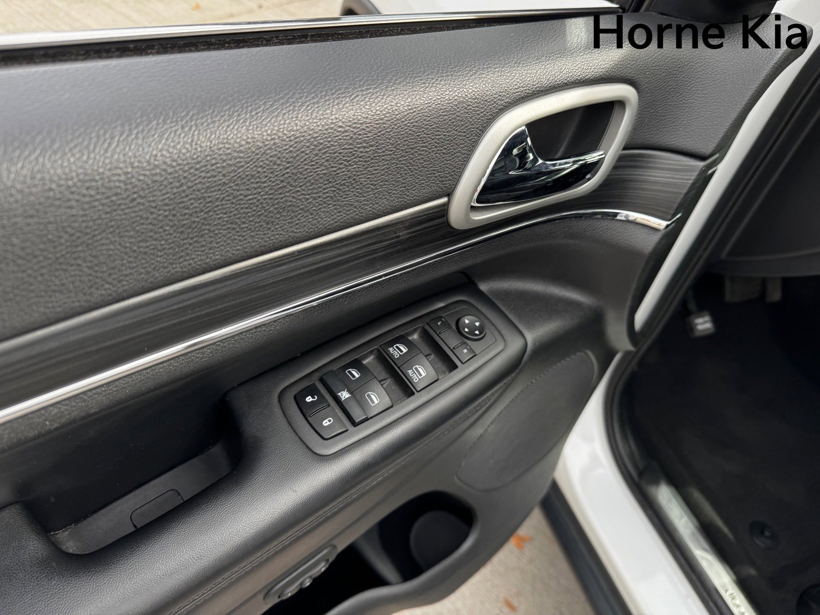 Used 2022 Jeep Grand Cherokee Limited image 10