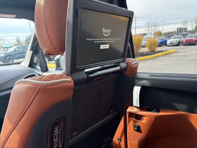 New 2026 Chrysler Pacifica Pinnacle w/ Trailer Tow Group image 24