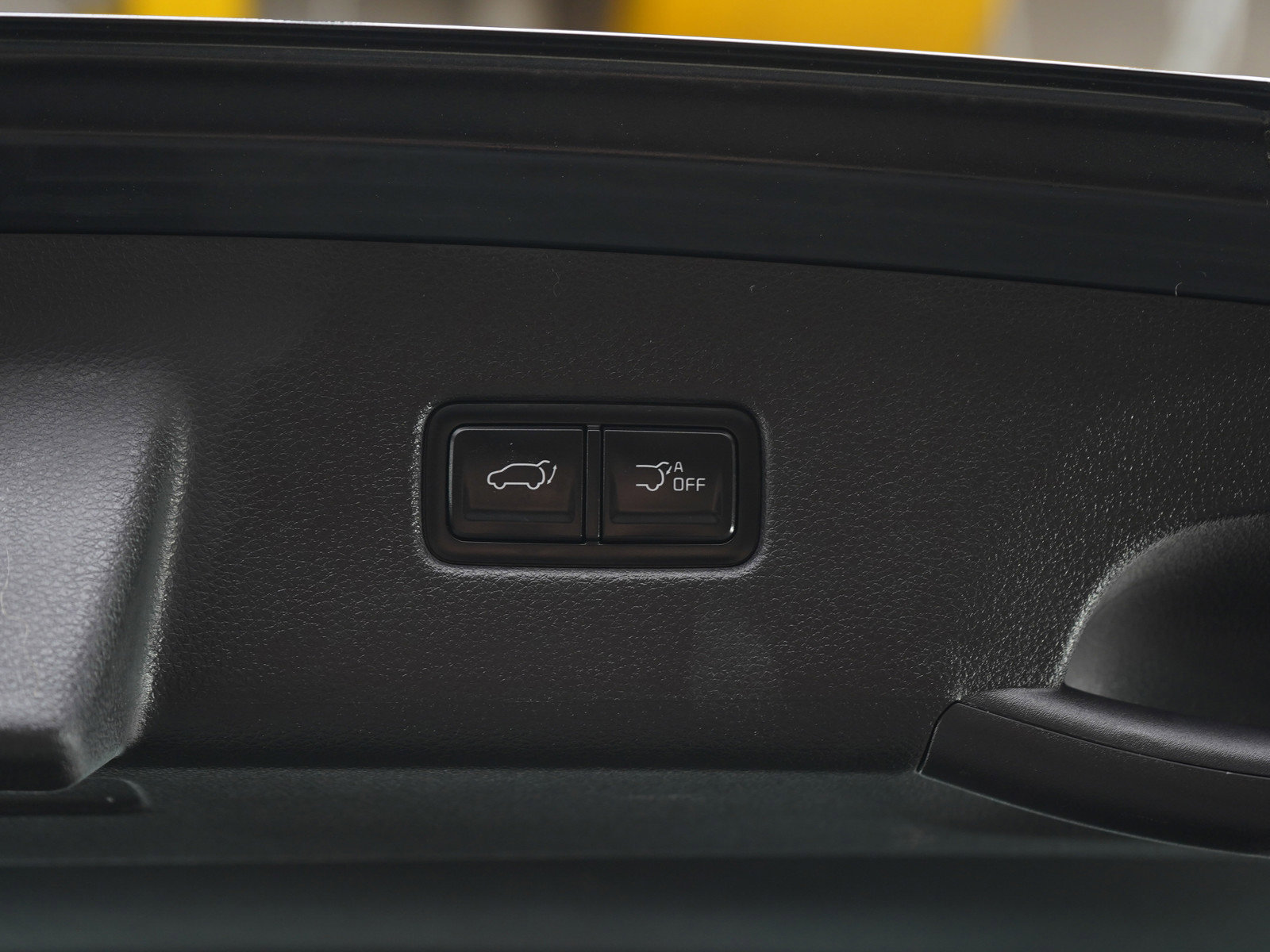 Used 2022 Kia Carnival EX image 19