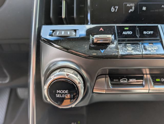 Used 2025 Lexus LX 700h Luxury AWD/4WD image 22