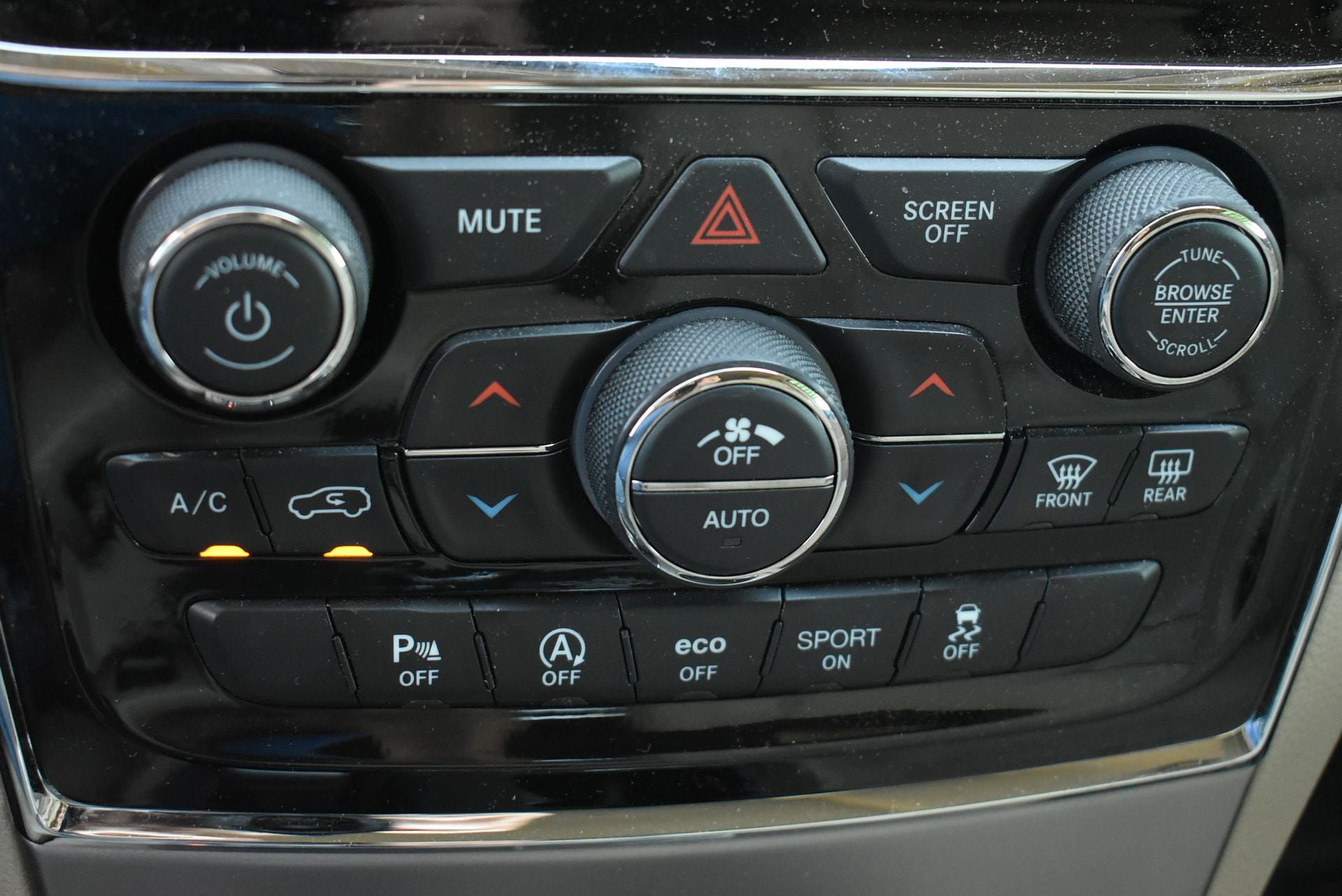 Used 2019 Jeep Grand Cherokee Limited w/ Luxury Group II AWD/4WD image 30