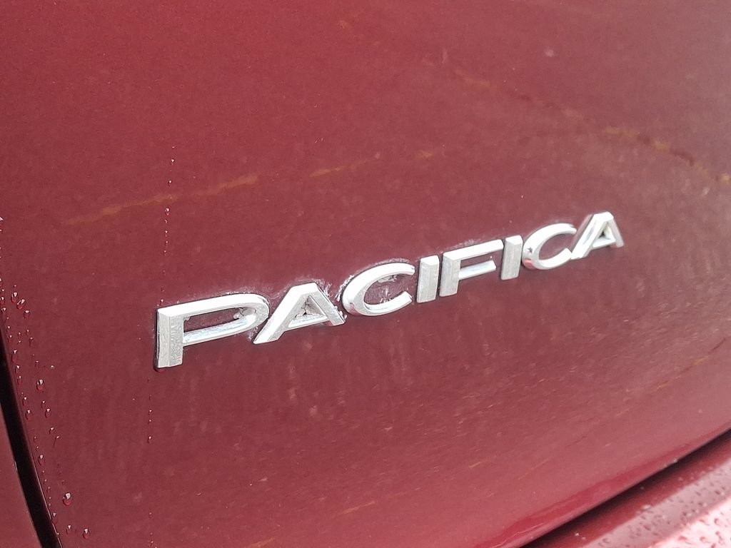 Used 2021 Chrysler Pacifica Touring-L FWD image 30