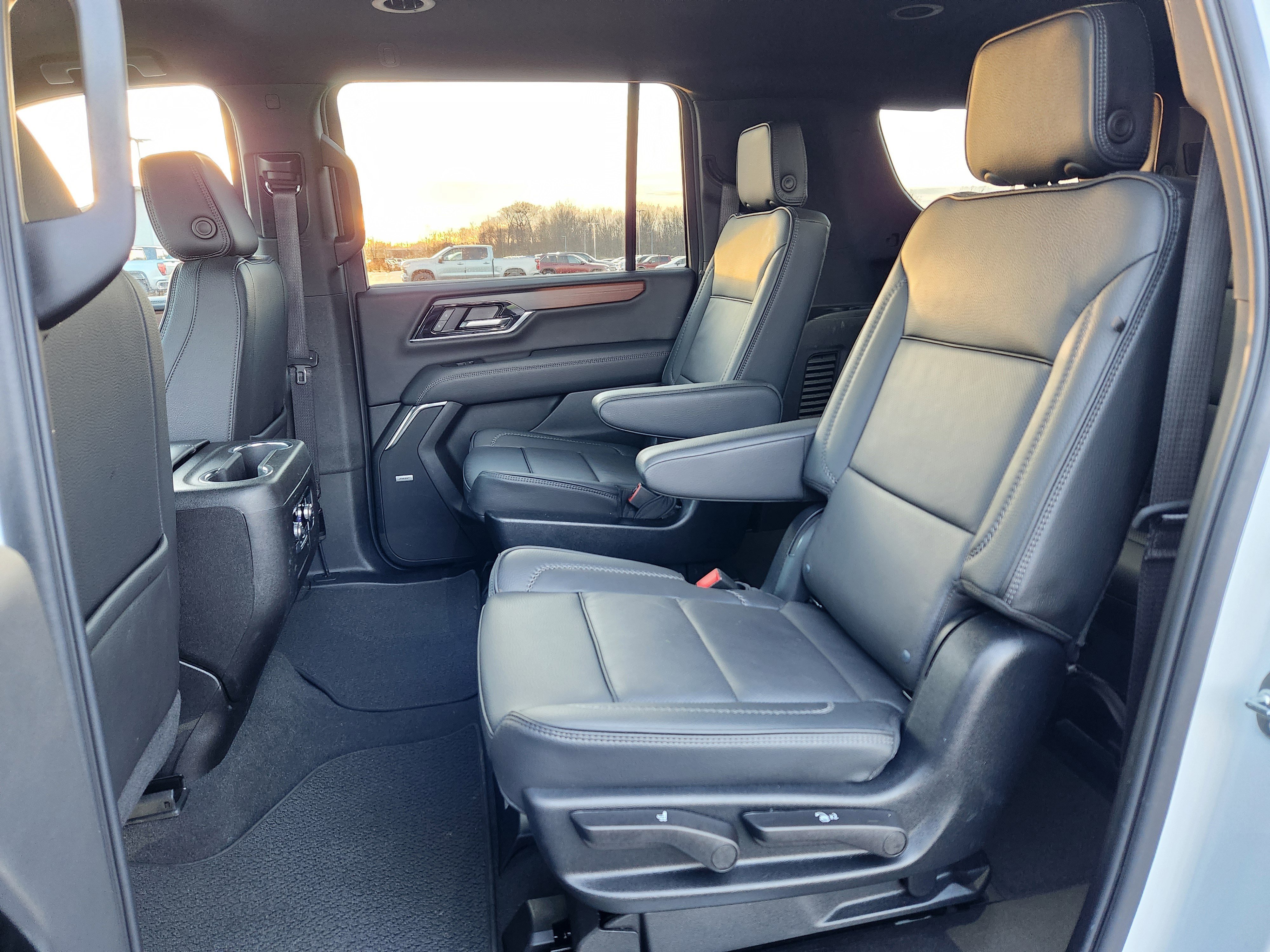 Used 2025 GMC Yukon XL Denali image 12