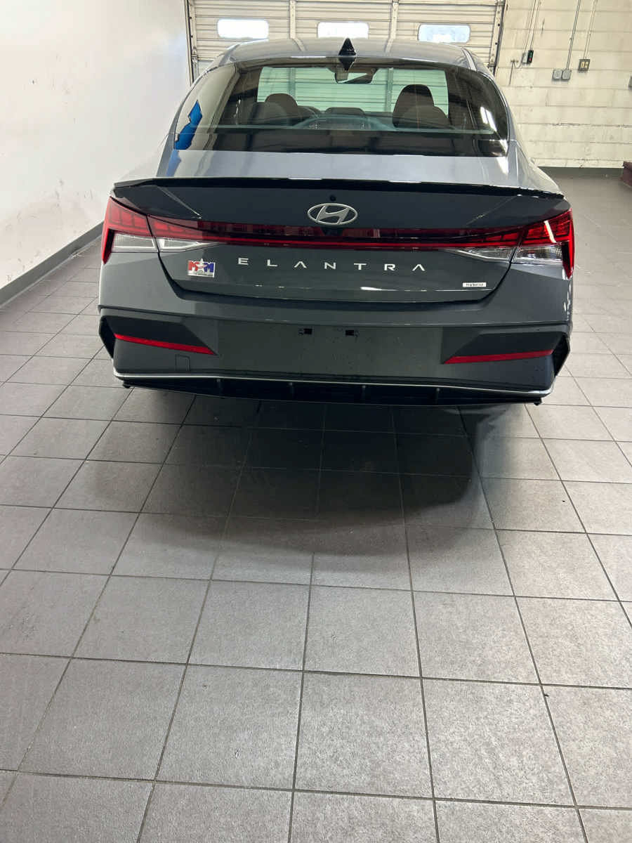 Used 2026 Hyundai Elantra SEL FWD image 7