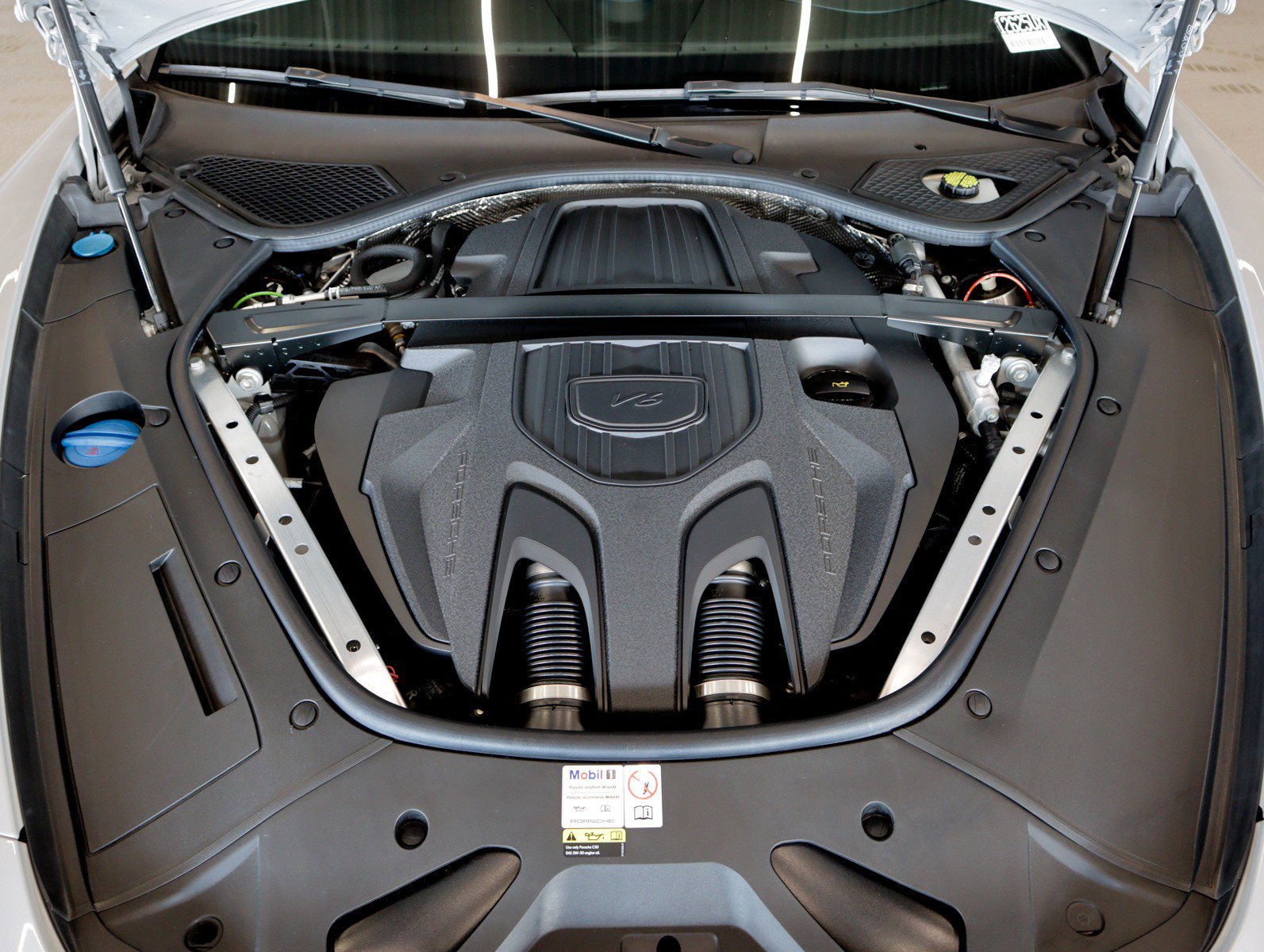 Certified 2023 Porsche Panamera Platinum Edition image 28