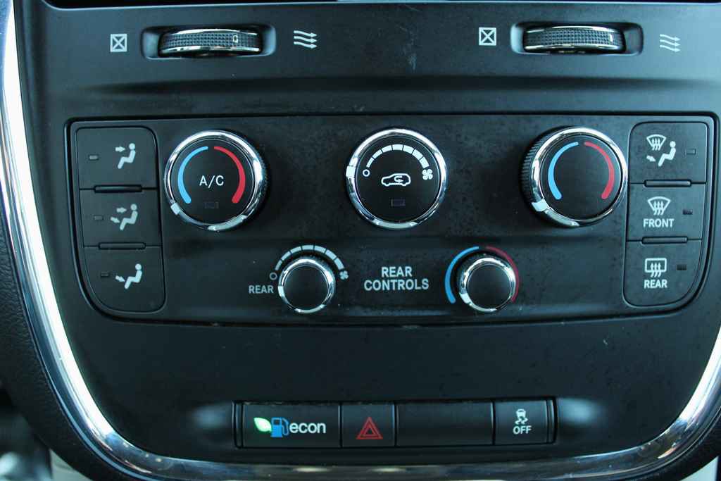 Used 2019 Dodge Grand Caravan SXT image 19