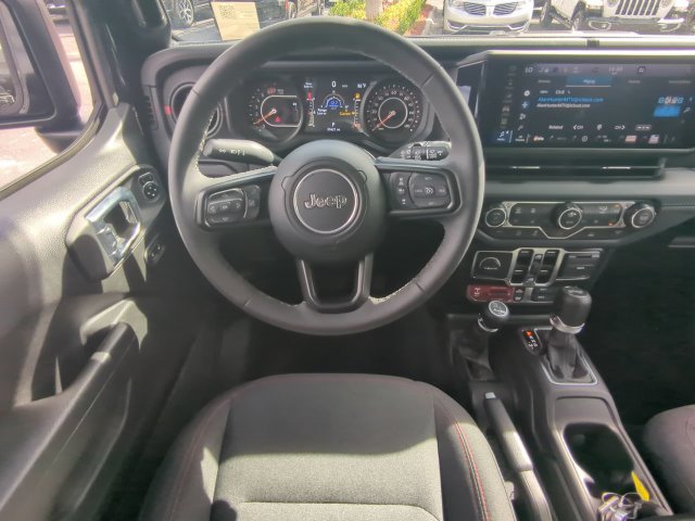Used 2025 Jeep Wrangler Unlimited Rubicon w/ Convenience Group AWD/4WD image 17