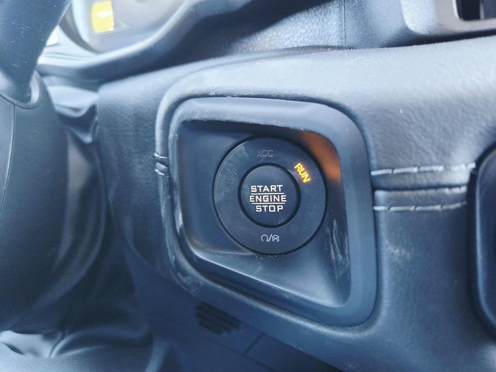 Used 2025 Jeep Wrangler Unlimited Sahara image 33