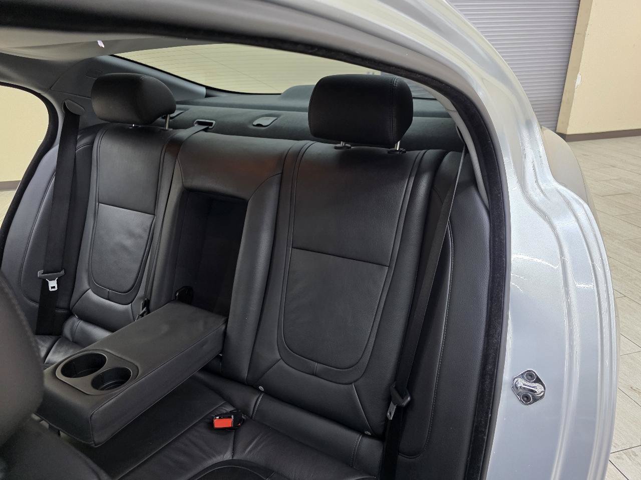 Used 2014 Jaguar XF RWD image 25