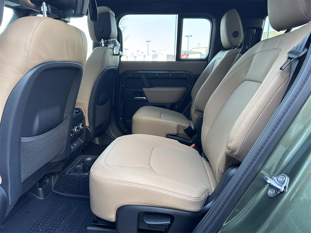 New 2026 Land Rover Defender 130 X-Dynamic SE image 12