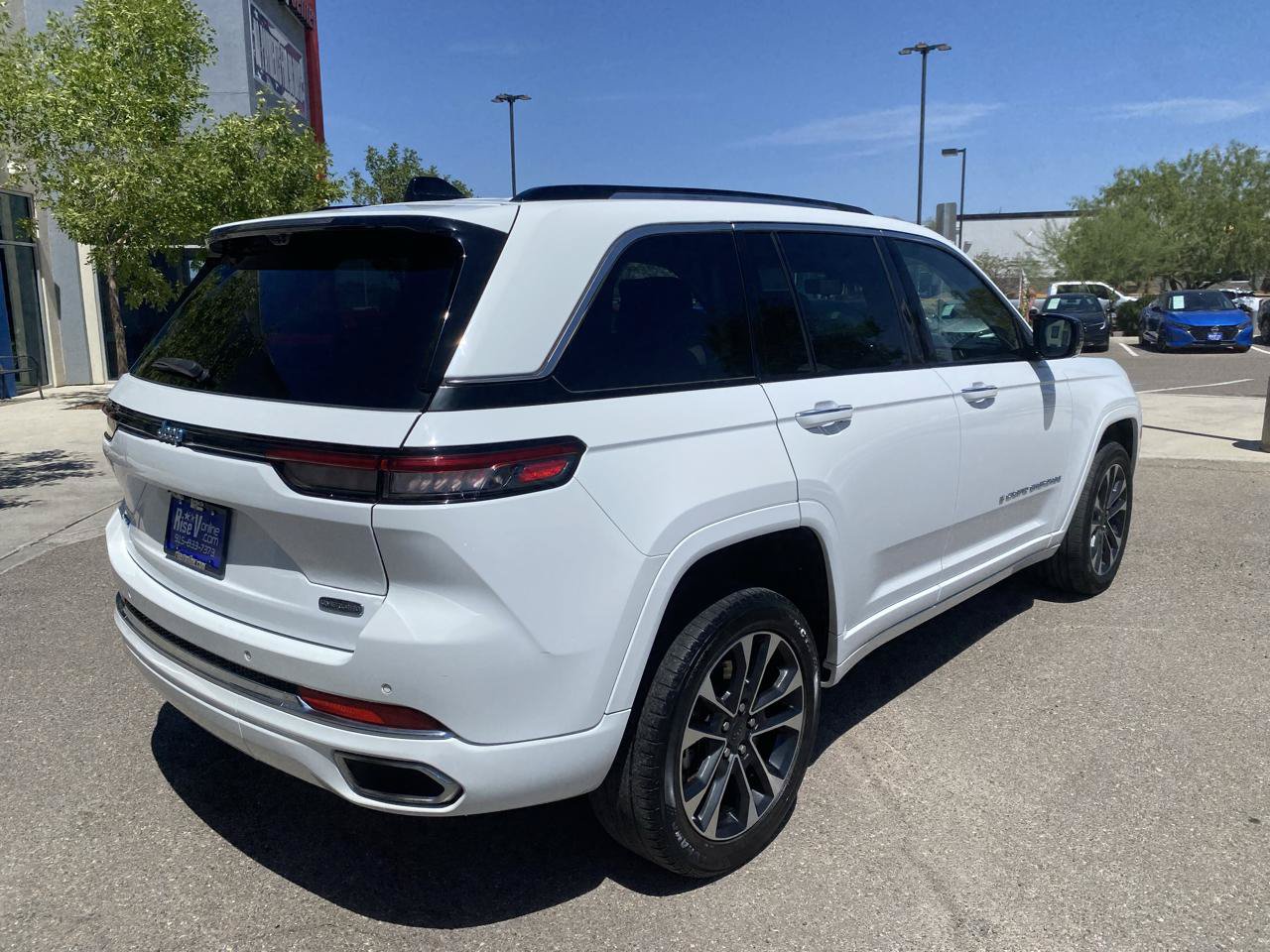 Used 2022 Jeep Grand Cherokee Overland w/ Advanced Protech Group III AWD/4WD image 5