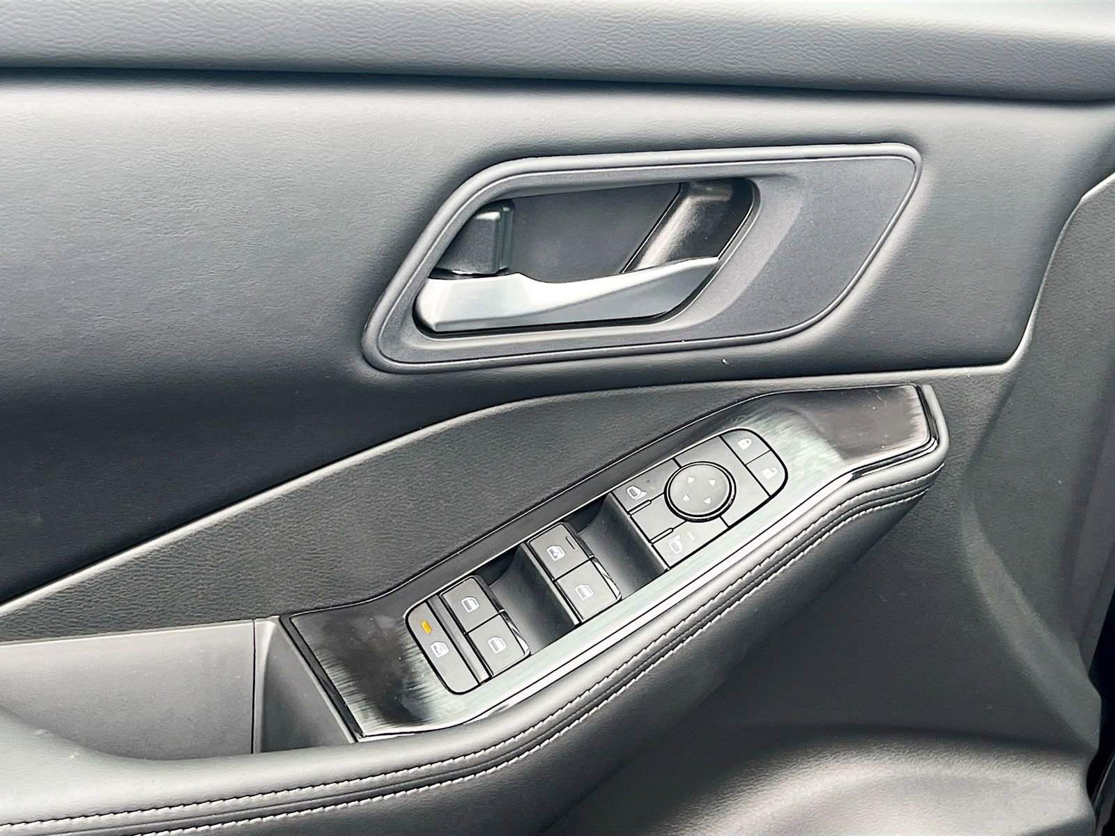 New 2026 Nissan Rogue SV FWD image 17