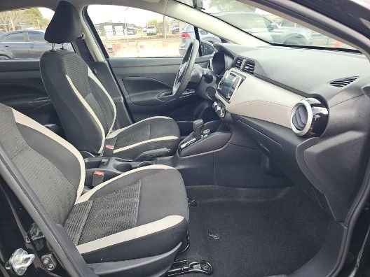 Used 2022 Nissan Versa SV image 4