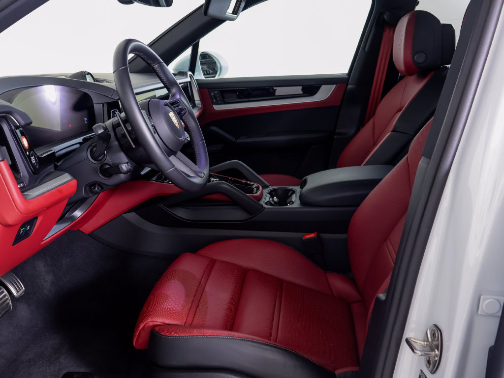 Certified 2026 Porsche Cayenne S w/ Premium Package Plus AWD/4WD image 5